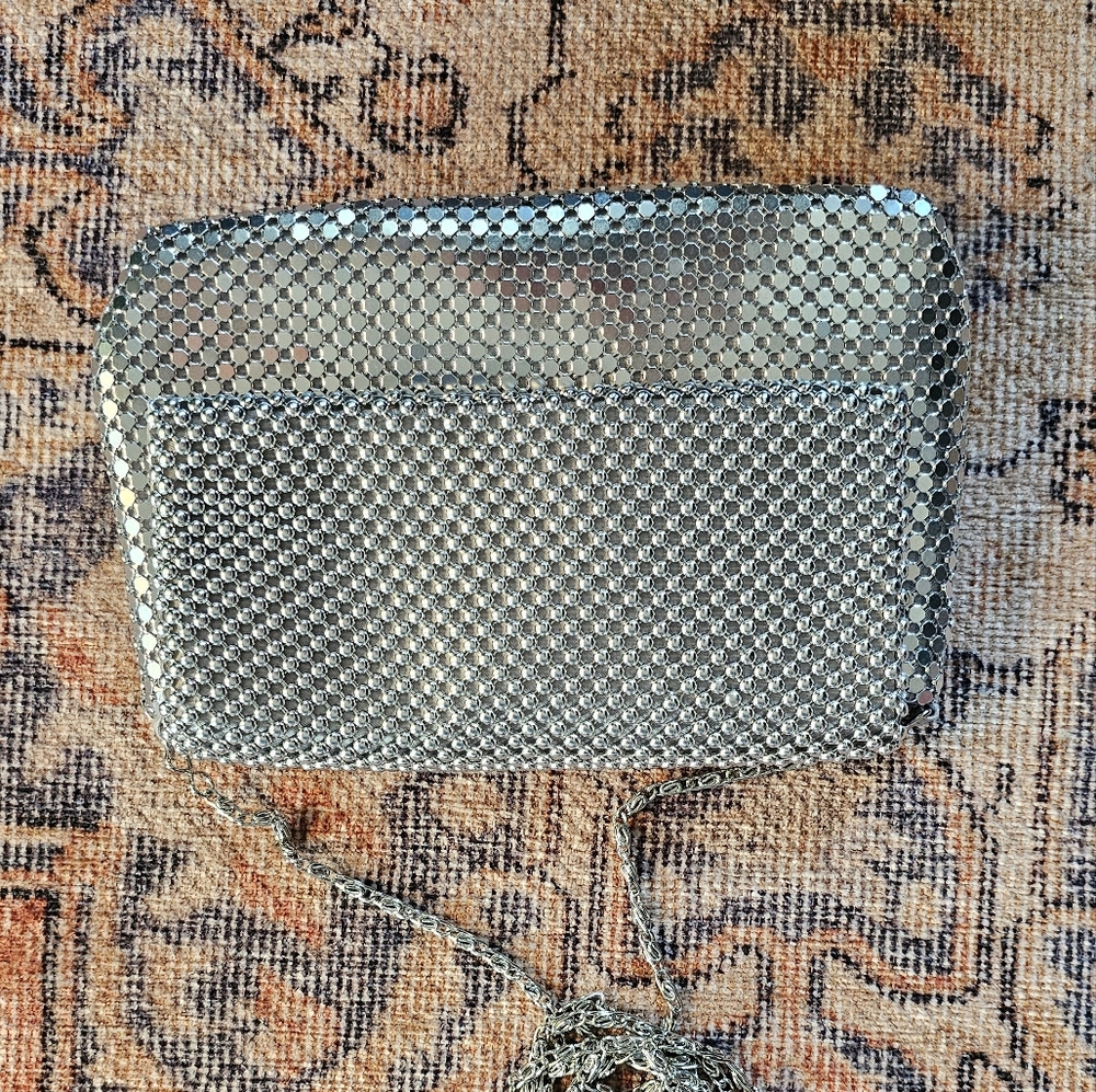 Silver Mesh Chainmail Clutch - Picture 2 of 3